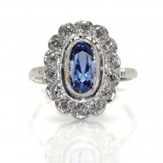Bijoux anciens - Bague Art Déco en saphir et entourage diamants