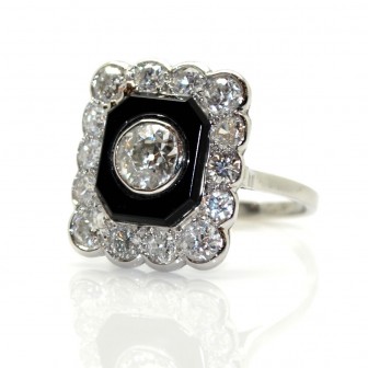 Bijoux anciens - Bague entourage Art Déco diamants et onyx