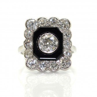 Bijoux anciens - Bague entourage Art Déco diamants et onyx