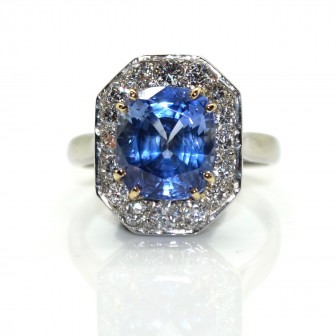 Créations - Bague entourage en saphir et diamants 