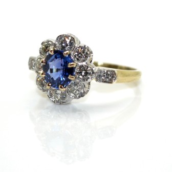 Créations - Bague saphir entourage diamants 