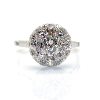 Bijoux anciens - Bague Art Déco entourage diamants 