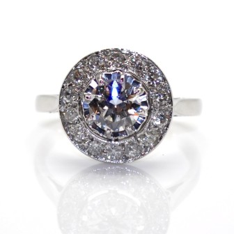Bijoux anciens - Bague Art Déco entourage diamants