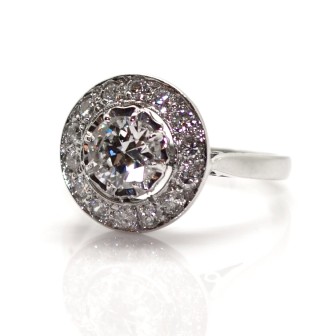 Bijoux anciens - Bague Art Déco entourage diamants