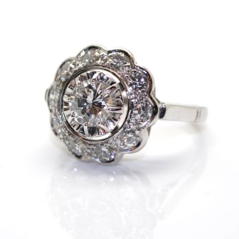 Bagues de fiançailles - Bague Art Déco entourage diamants