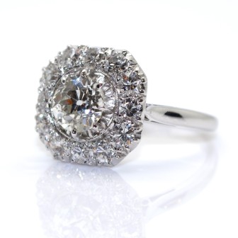 Bijoux anciens - Bague Art Déco entourage diamants