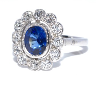 Bijoux anciens - Bague Art Déco en saphir et entourage diamants