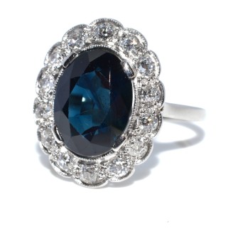 Bijoux anciens - Bague Art Déco en saphir et entourage diamants