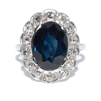 Bijoux anciens - Bague Art Déco en saphir et entourage diamants