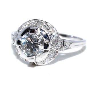 Bijoux anciens - Bague Art Déco entourage diamants