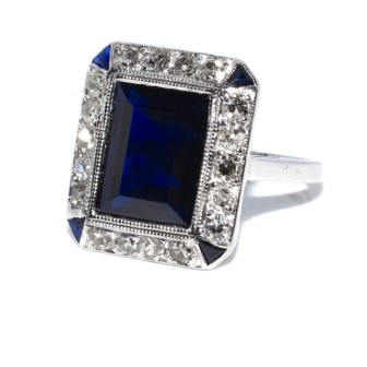 Bijoux anciens - Bague Art Déco en saphir et entourage diamants