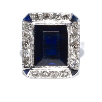 Bijoux anciens - Bague Art Déco en saphir et entourage diamants