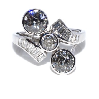 Bijoux anciens - Bague Art-Déco diamants 