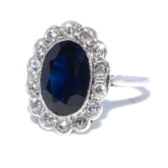 Bijoux anciens - Bague Art Déco en saphir et entourage diamants