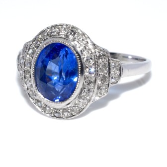 Bijoux anciens - Bague Art Déco en saphir et entourage diamants