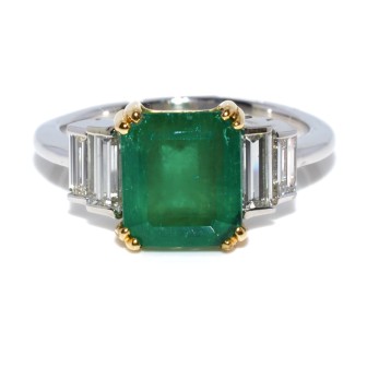 Créations - Bague émeraude et diamants baguettes