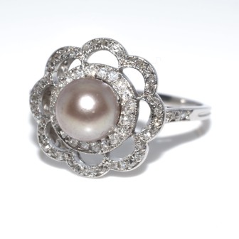 Bijoux anciens - Bague fleur perle fine et diamants
