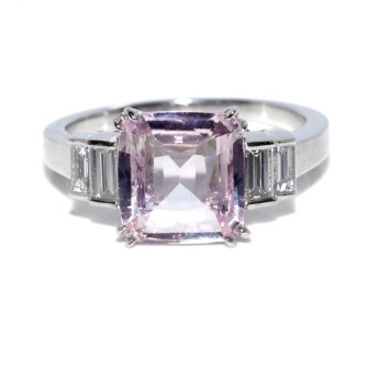 Bagues de fiançailles - Bague saphir rose et diamants baguettes