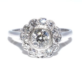 Bijoux anciens - Bague entourage Art Déco diamants