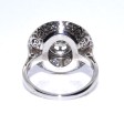 Bijoux anciens - Bague Art Déco entourage diamants