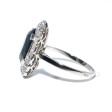 Bijoux anciens - Bague Art Déco en saphir et entourage diamants