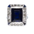 Bijoux anciens - Bague Art Déco en saphir et entourage diamants