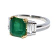 Bagues de fiançailles - Bague émeraude et diamants baguettes