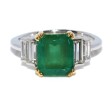 Bagues de fiançailles - Bague émeraude et diamants baguettes